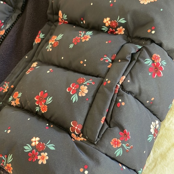 Girl’s M (7-8) vest with floral motif and fleece-lined collar - Picture 6 of 6